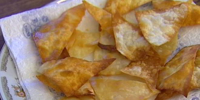 Рецепт чизкейков со сладким перцем на листьях салата