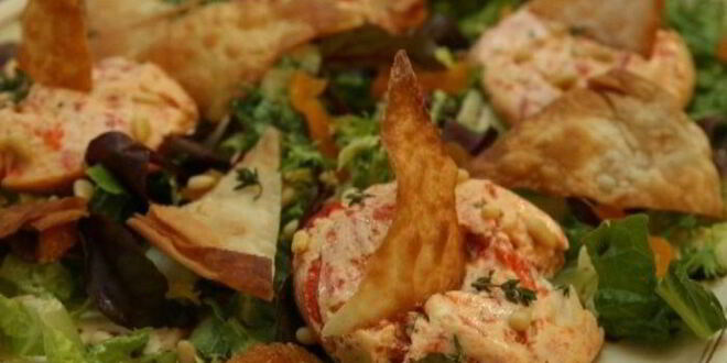 Рецепт чизкейков со сладким перцем на листьях салата