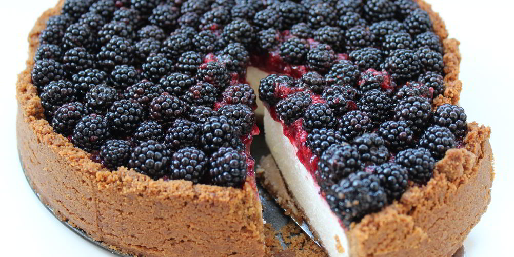 Как приготовить творожный чизкейк с ежевикой