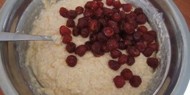 Рецепт апельсиновых кексов с овсяными хлопьями и вяленой вишней