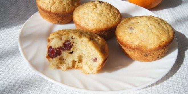 Рецепт апельсиновых кексов с овсяными хлопьями и вяленой вишней