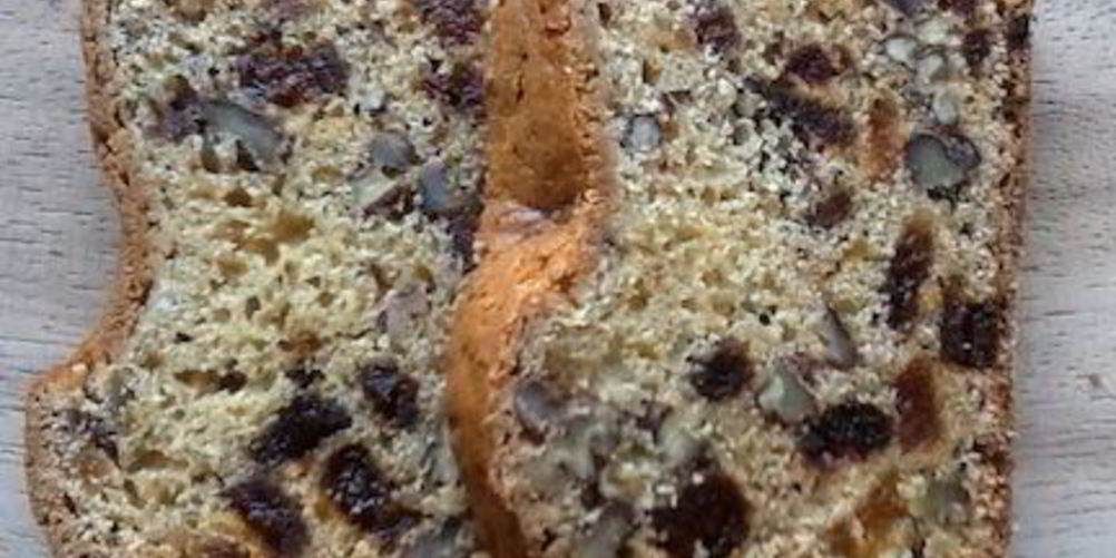Как приготовить кекс с орехами и курагой