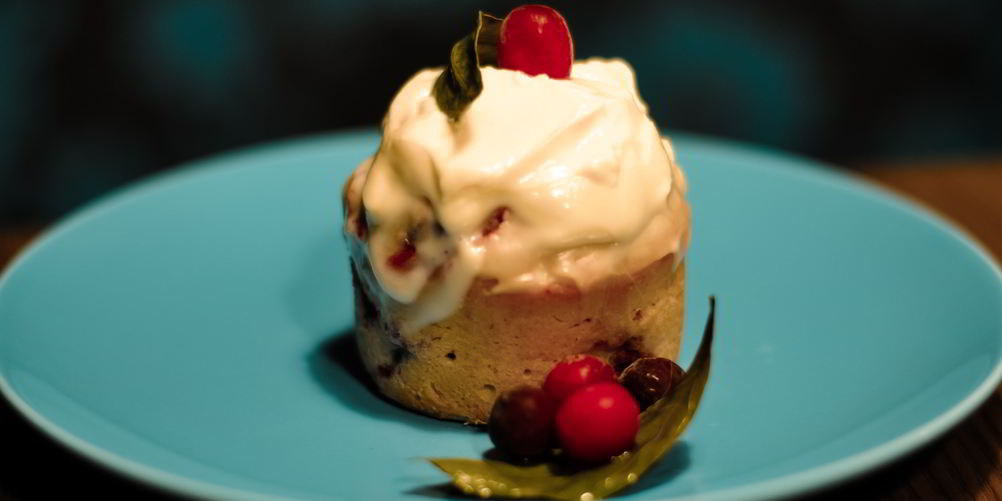 Как приготовить сметанно-ягодные кексы