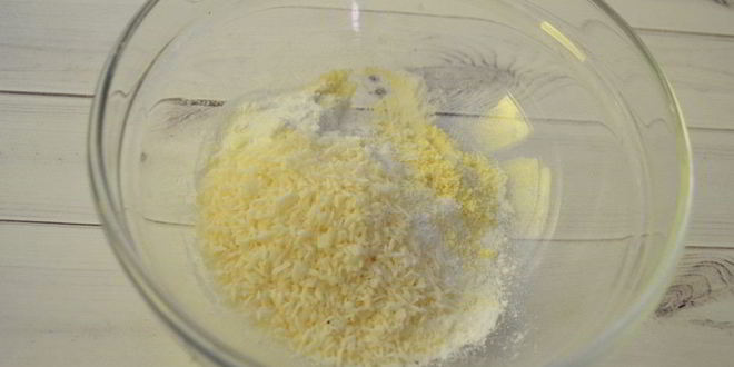 Рецепт творожных кексов с кокосовой стружкой и черносливом