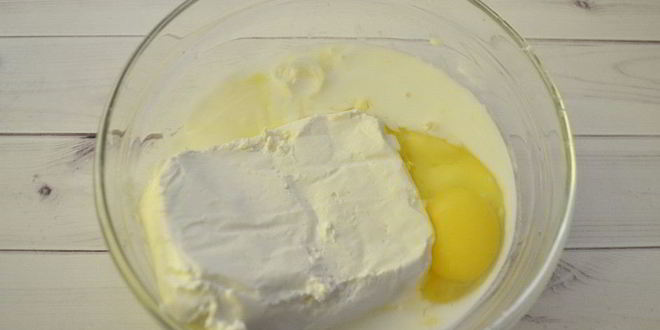 Рецепт творожных кексов с кокосовой стружкой и черносливом