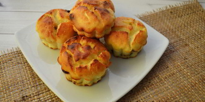 Рецепт творожных кексов с кокосовой стружкой и черносливом