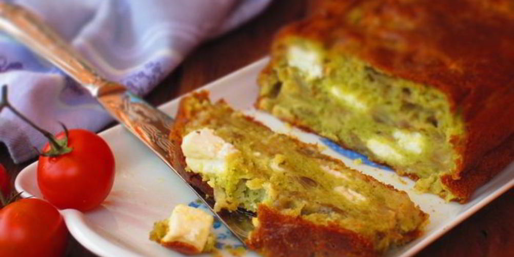 Как приготовить закусочный кекс с баклажанами, сыром фета и песто