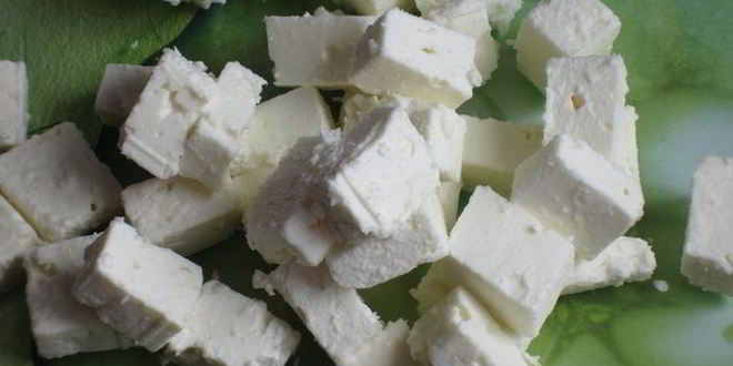 Рецепт закусочного кекса с баклажанами, сыром фета и песто