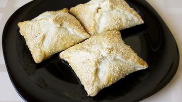 Рецепт Хачапури слоеного с сыром и творогом