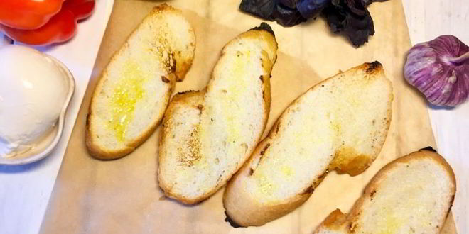 Рецепт багета с моцареллой и перцем