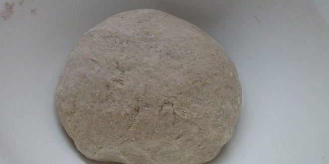 Рецепт французского хлеба на красном вине, с орехами и изюмом