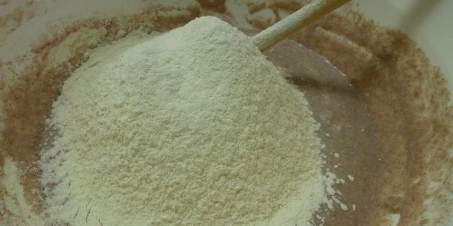 Рецепт французского хлеба на красном вине, с орехами и изюмом