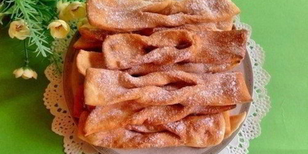 Как приготовить хрустящий домашний хворост на водке