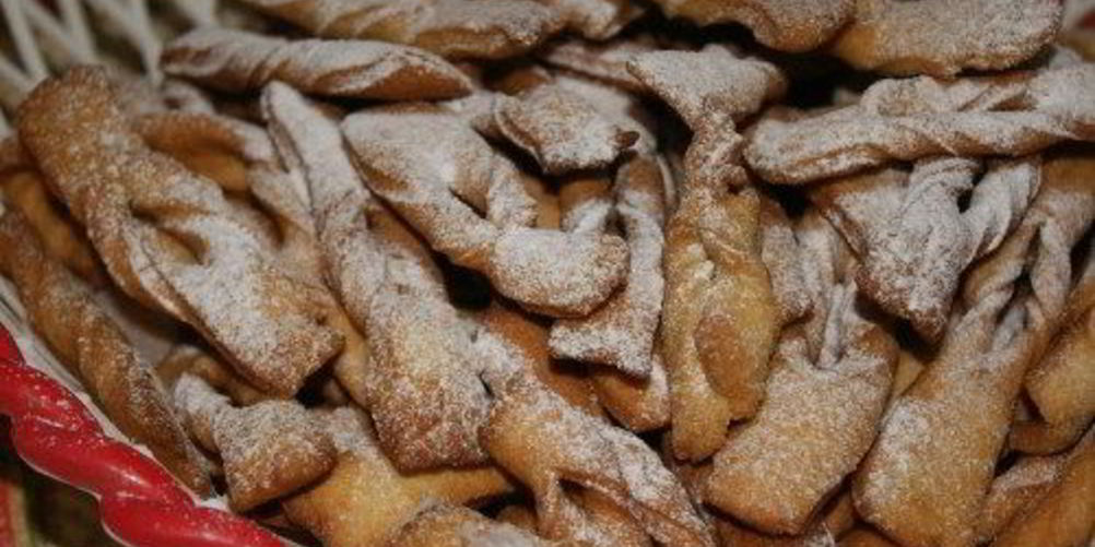 Как приготовить хворост с сахаром