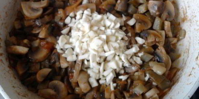 Рецепт фаршированного овощами лаваш в духовке