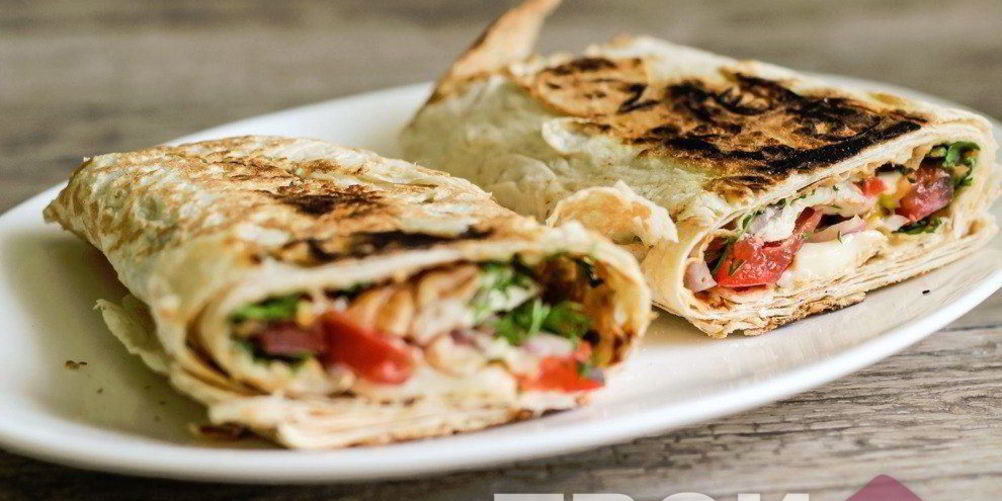 Как приготовить хрустящий лаваш с сыром и помидорами