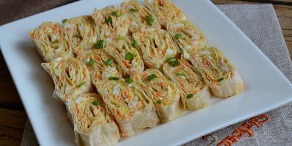 Как приготовить рулетики из лаваша с корейской морковкой