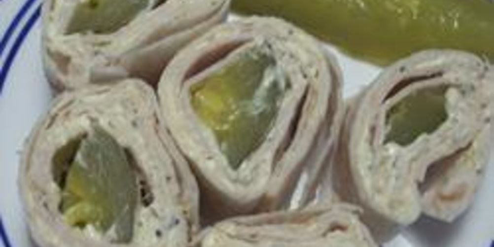 Как приготовить рулетики из лаваша с маринованными огурцами и ветчиной