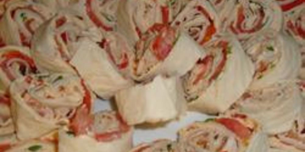 Как приготовить рулетики из лаваша с семгой и ветчиной