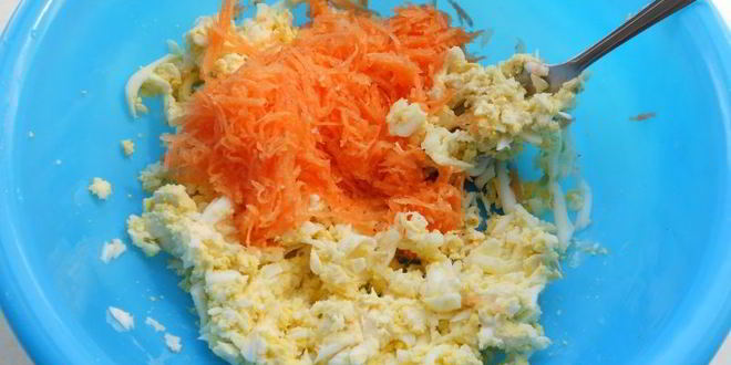 Рецепт рулетиков из лаваша с сыром, яйцами и морковью