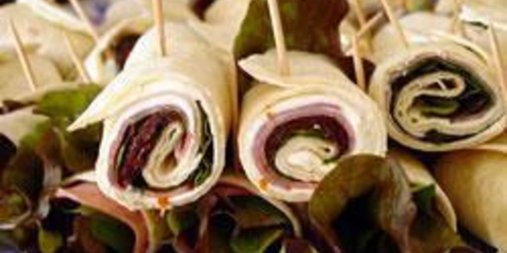 Как приготовить рулетики из лаваша с ветчиной и вялеными помидорами