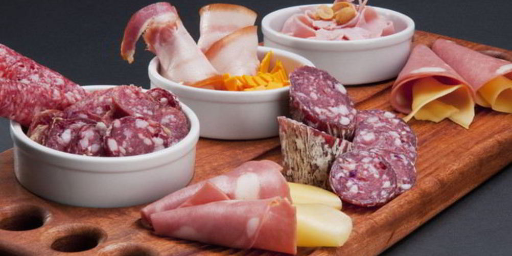 Как приготовить рулеты с колбасой и сыром в тесте и в лаваше