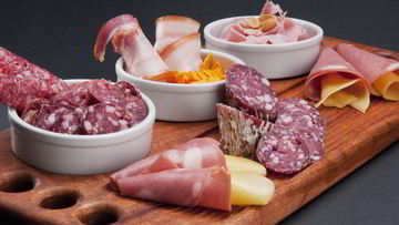 Рецепт Рулетов с колбасой и сыром в тесте и в лаваше