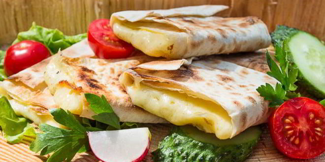 Рецепт сулугуней в лаваше на углях