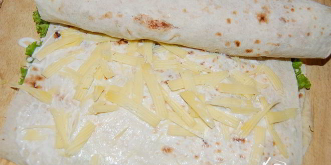 Рецепт закуски из лаваша с фаршем и помидорами