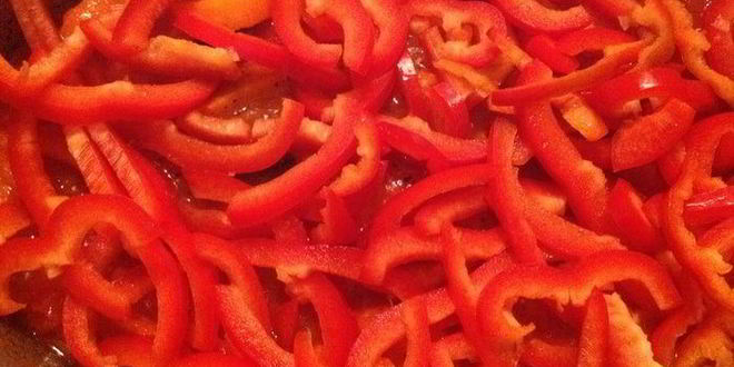 Рецепт фасоли с овощами и мясом на пшеничной лепешке