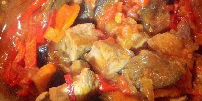 Рецепт фасоли с овощами и мясом на пшеничной лепешке