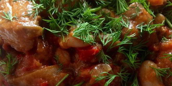 Рецепт фасоли с овощами и мясом на пшеничной лепешке