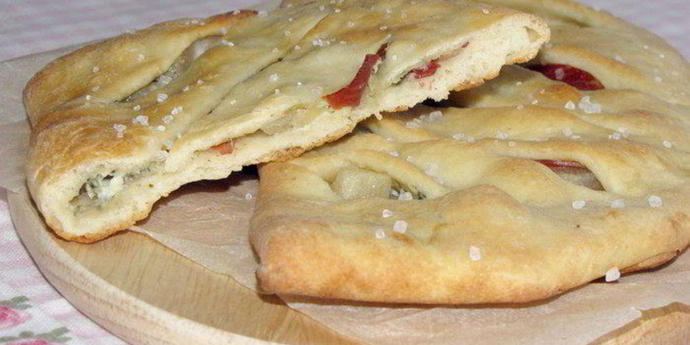 Как приготовить фокаччу с грушей, сыром и беконом