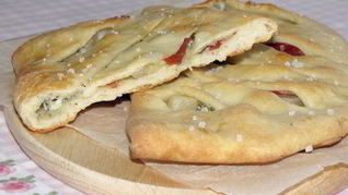 Рецепт Фокаччи с грушей, сыром и беконом