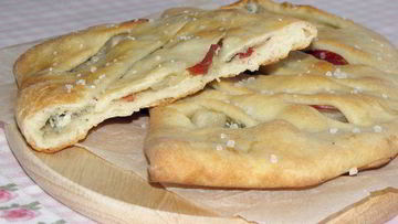 Рецепт Фокаччи с грушей, сыром и беконом