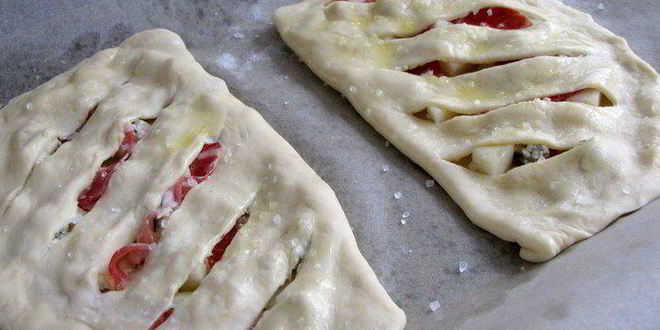 Рецепт фокаччи с грушей, сыром и беконом