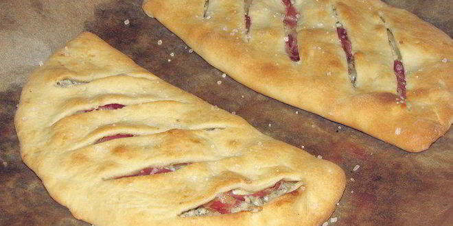 Рецепт фокаччи с грушей, сыром и беконом