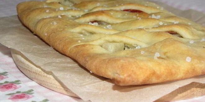 Рецепт фокаччи с грушей, сыром и беконом