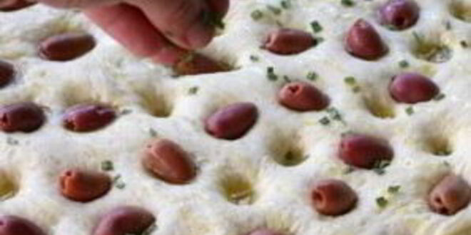 Рецепт фокаччи с маслинами и розмарином