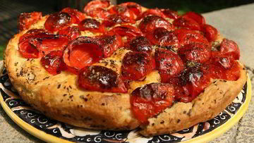 Рецепт Фокаччи с помидорами и базиликом