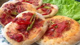 Рецепт Фокаччи с томатами и базиликом