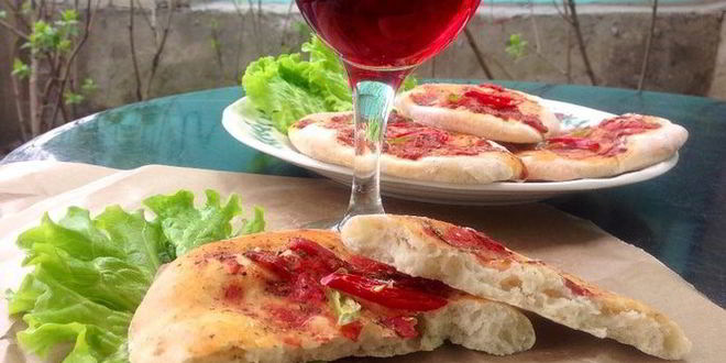 Рецепт фокаччи с томатами и базиликом