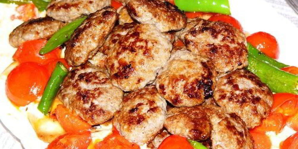 Как приготовить говяжьи котлеты на лепешке пиде