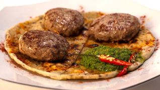 Рецепт Кефты из баранины на лепешке с кунжутом