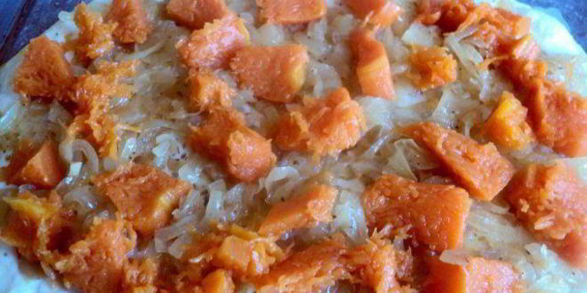 Рецепт лепешки с тыквой, оливками и луком