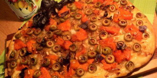 Рецепт лепешки с тыквой, оливками и луком