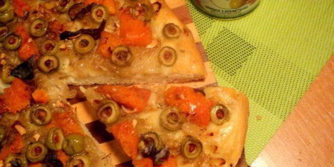 Рецепт лепешки с тыквой, оливками и луком