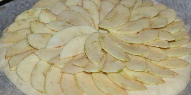 Рецепт лепешки с яблоком и сыром