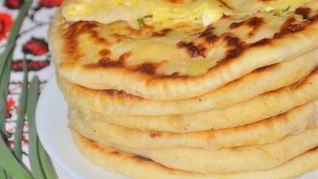 Рецепт Лепешек с зеленым луком и моцареллой