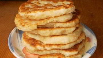 Рецепт Мягких сырных лепешек с начинкой из ветчины
